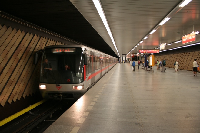 Надражи - станция метро в Голешовице