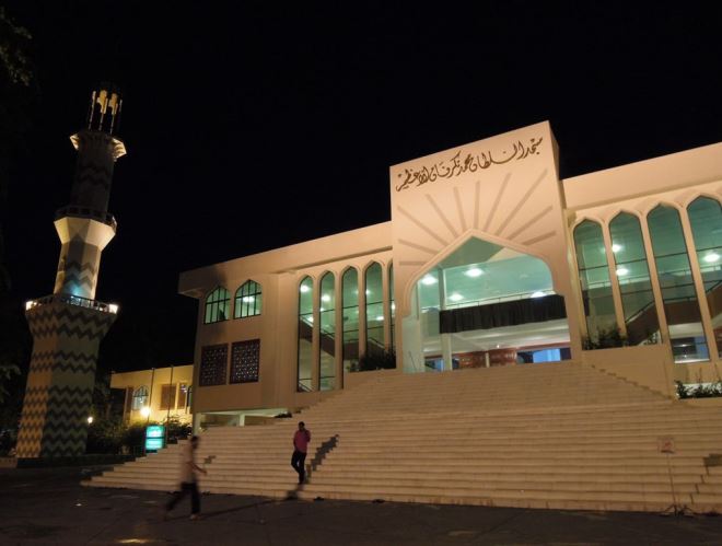 Исламский центр ночью