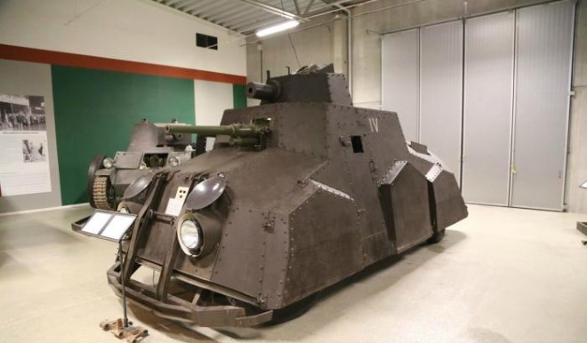 Один из первых танков