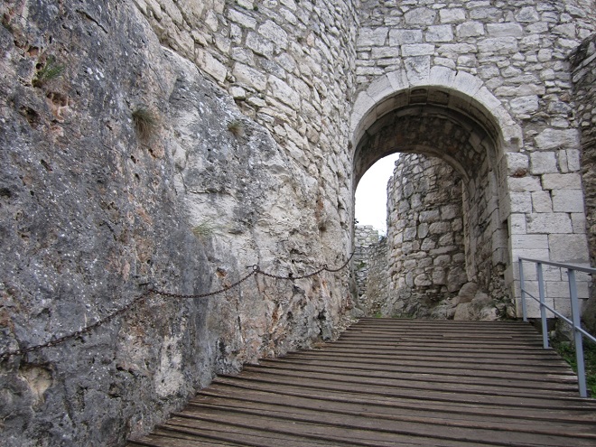 Один из входов в Спишский замок