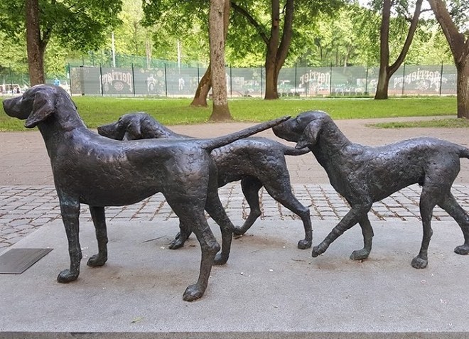 Оригинальные скульптуры в парке