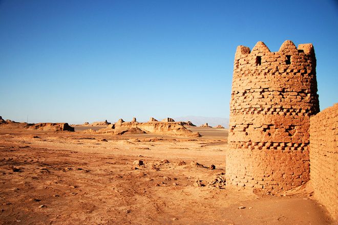 Остатки поселения в пустыне