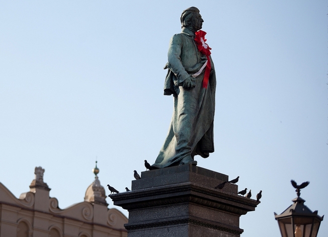 Памятник Адаму Мицкевичу - одна из самых известных польских скульптур