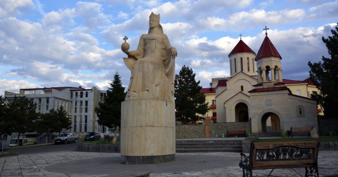 Памятник царице Тамаре
