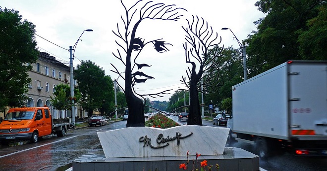 Памятник Михаю Эминеску