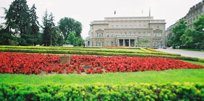 Парк перед дворцом
