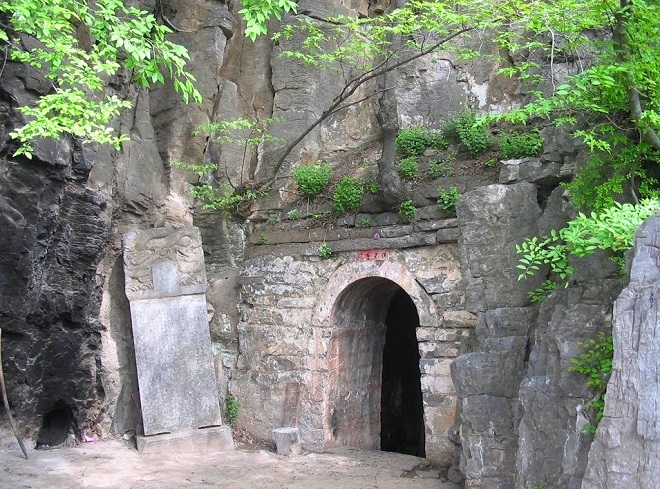 Пещера Дхармы