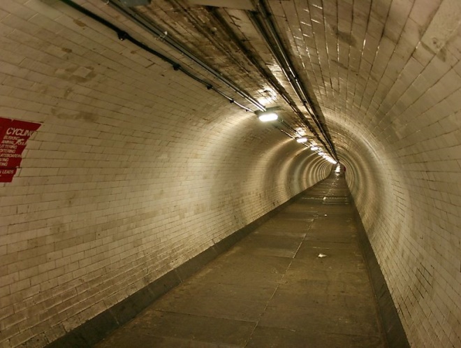 Пешеходный туннель под Темзой