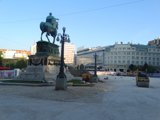 Площадь Теразие и памятник Михаилу
