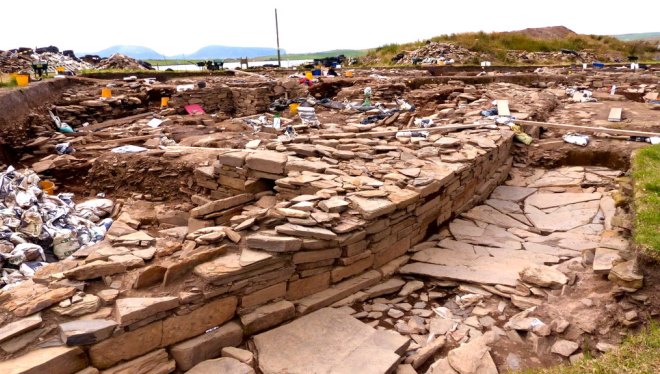 Раскопки неолитического поселения неподалеку от Бродгара