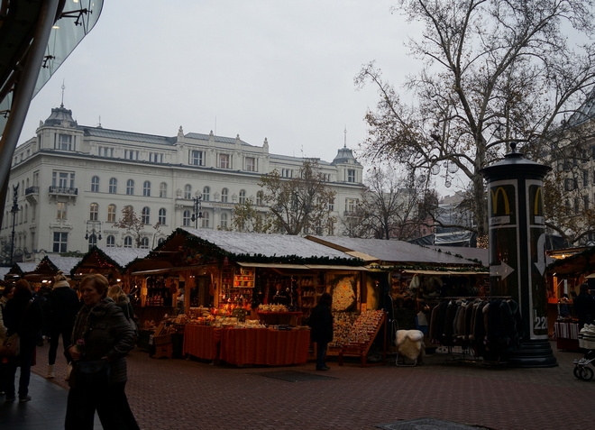 Рождественская ярмарка на площади Верешмарти