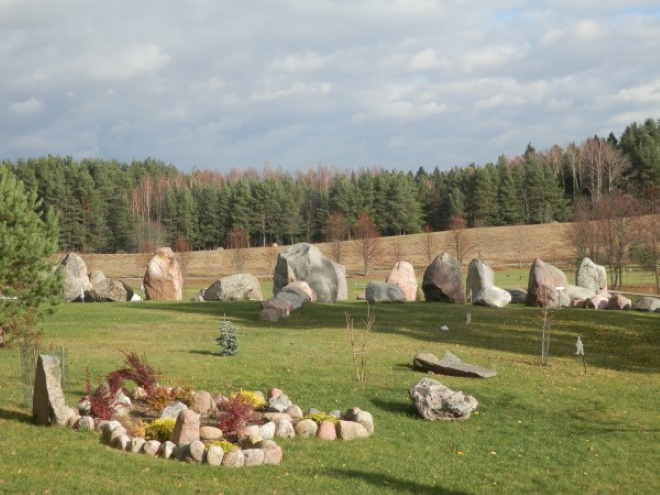 Сад камней около музея