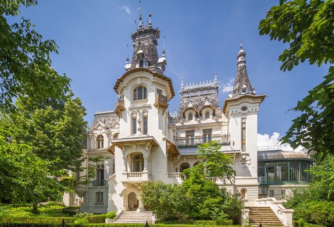 Северная сторона дворца Крецулеску, Бухарест