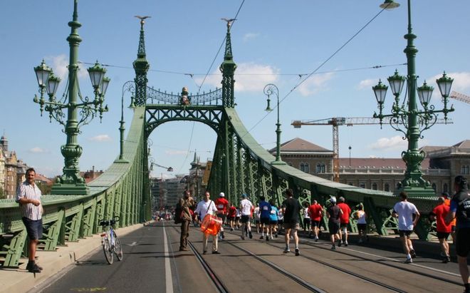 Спортивное мероприятие на мосту Свободы, Будапешт