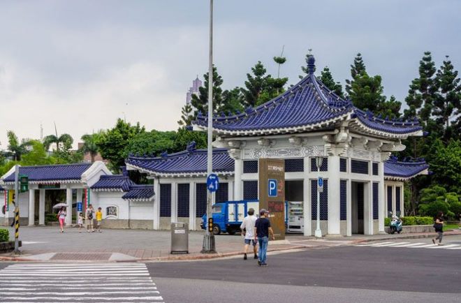 Станция метро Chiang Kai-Shek Memorial Hall