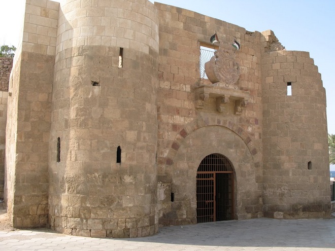 Старинная крепость
