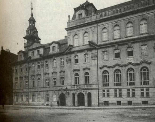 Старинное фото Еврейской ратуши в Праге