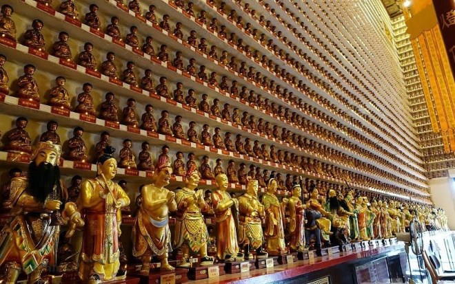 Статуи 10000 Будд
