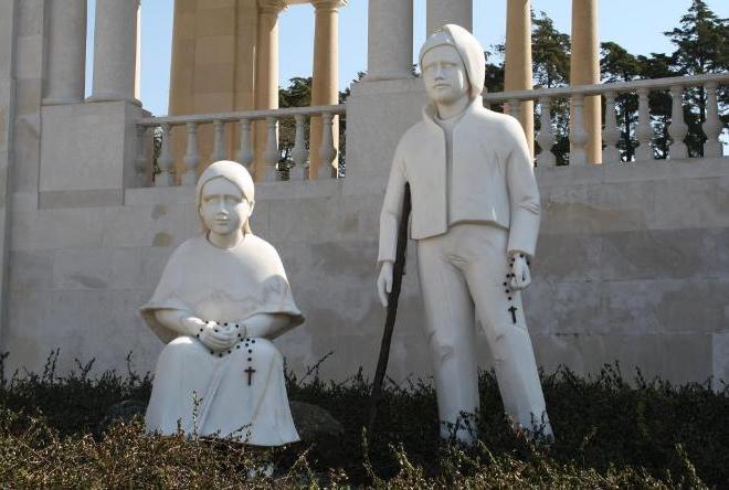 Статуи Франциско и Хасинта Марто
