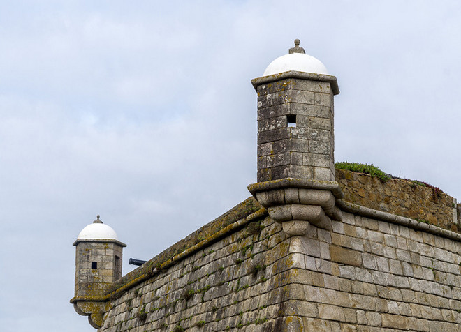 Сторожевые башни по углам форта