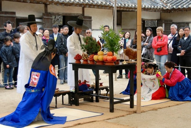 Свадьба в фольклорной корейской деревне