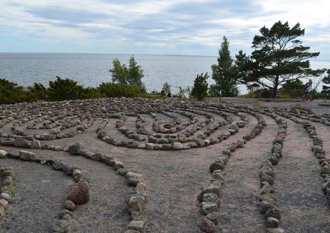Таинственный каменный лабиринт на острове Бло-Юнгфрун
