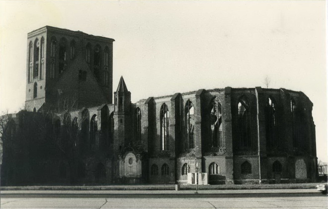 Так выглядела церковь до реконструкции 1982 года