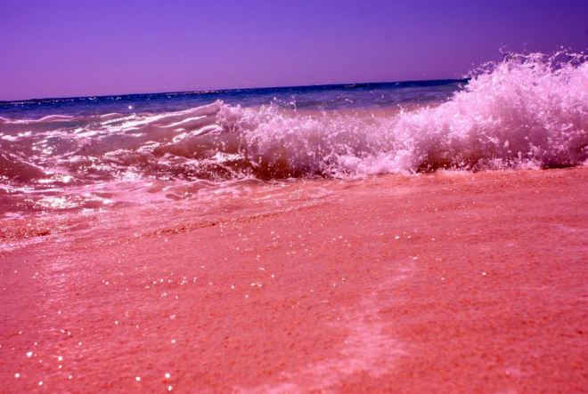 Уникальный розовый песок