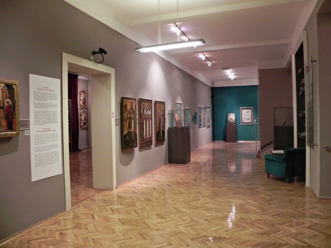 В галерее представлены картины и иконы