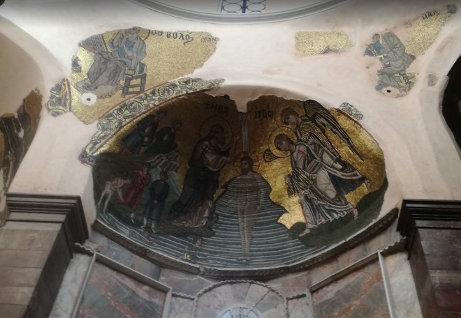 В храме сохранились уникальные мозаики
