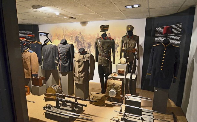 В музее представлены униформы разных родов войск