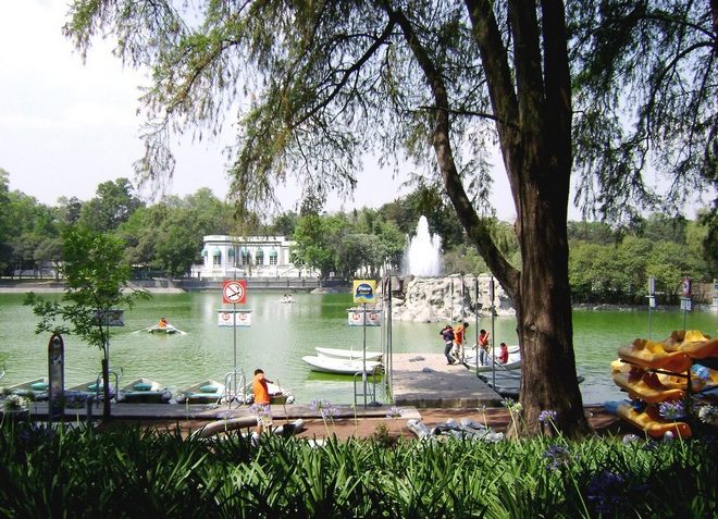 В парке имеется множество мест для отдыха туристов