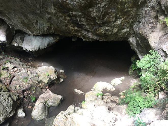 Вход в пещеру Наихехе