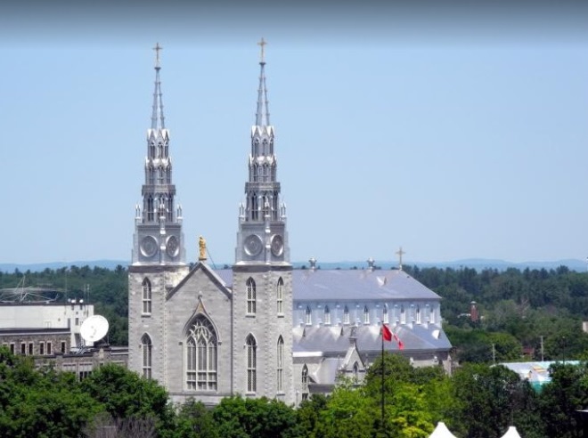 Вид на базилику с Парламентского холма