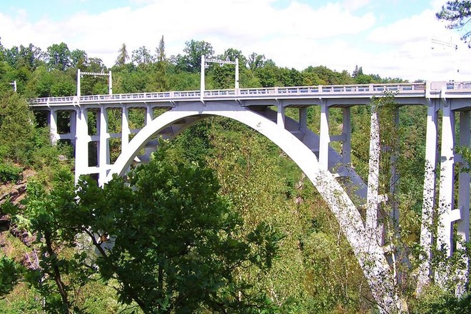 Вид на Бехиньский мост