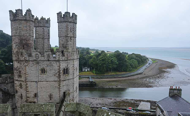 Вид с крепостной стены на орлиную башню