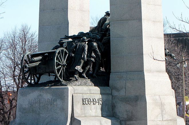 Задняя часть национального военного мемориала Канады