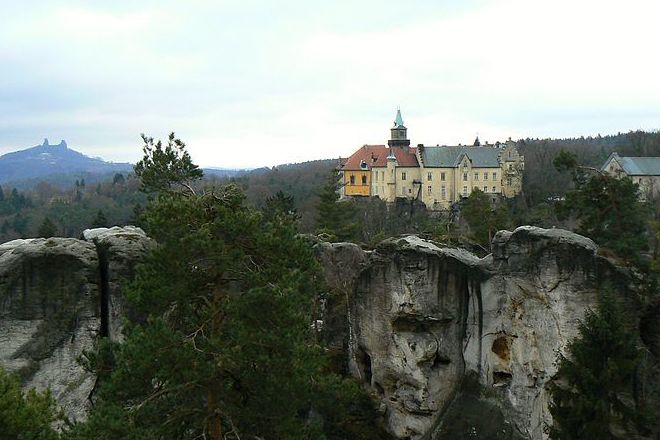 Замок Грубые скалы