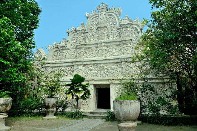 Западные ворота Gapura Panggung
