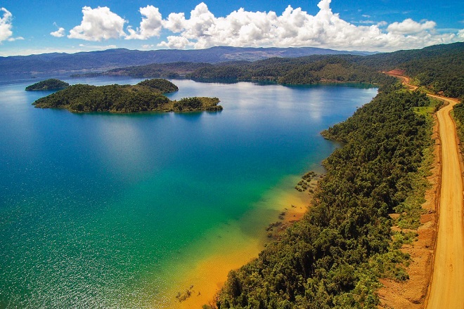 Живописные виды самого глубокого озера Индонезии