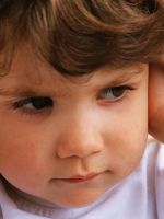 Первая помощь: у ребенка болит ухо - что делать?